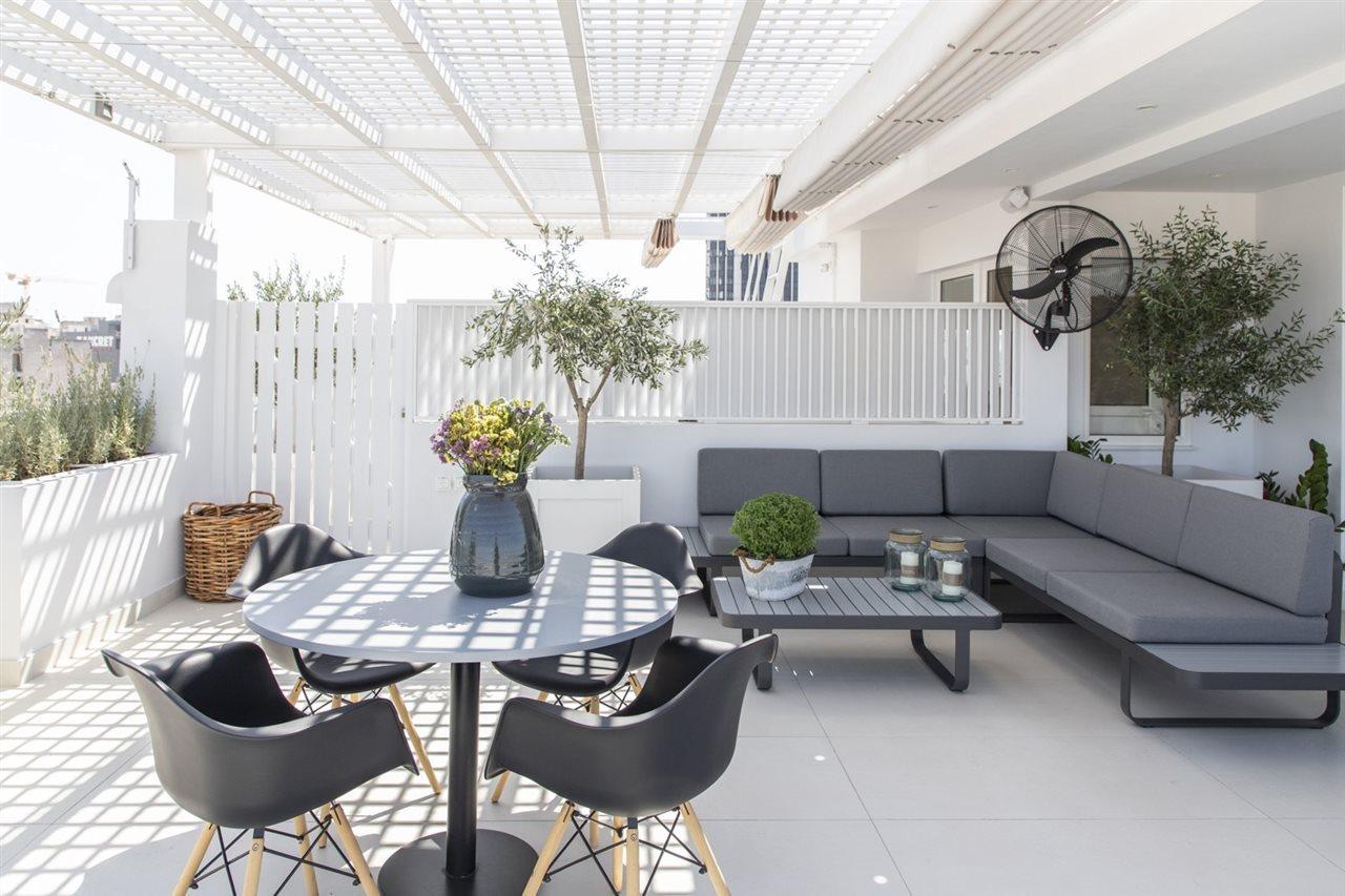 Gallery Suites & Residences Пирея Екстериор снимка