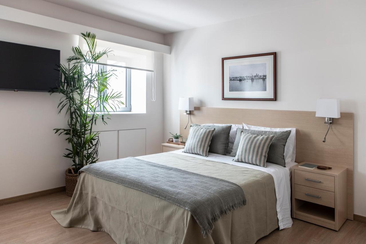 Gallery Suites & Residences Пирея Екстериор снимка