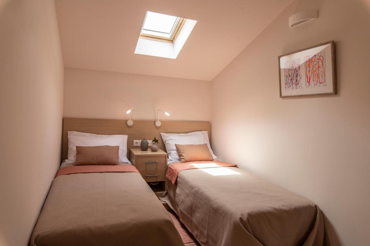 Gallery Suites & Residences Пирея Екстериор снимка