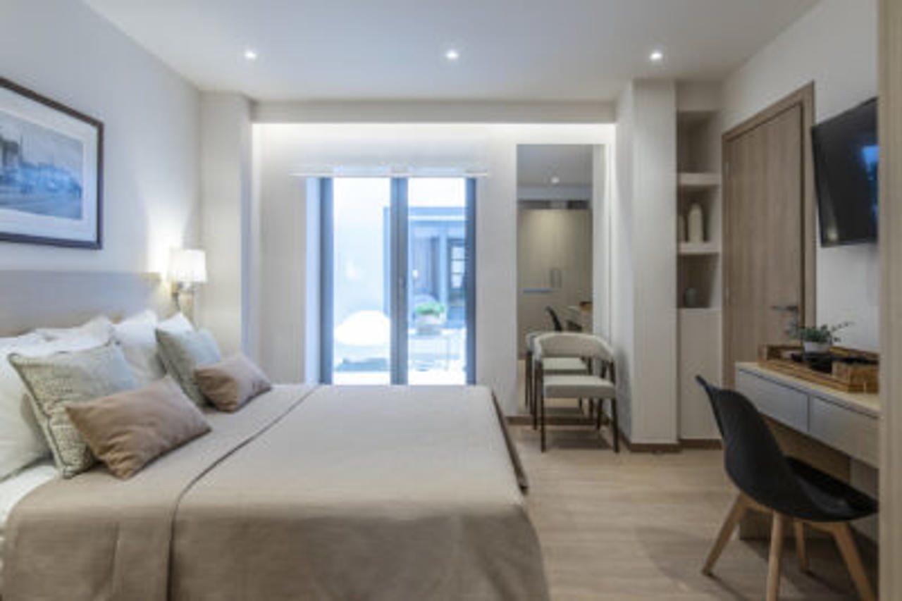 Gallery Suites & Residences Пирея Екстериор снимка